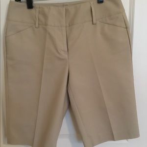 Dana Buchman Signature Khaki Bermuda Shorts Sz 8